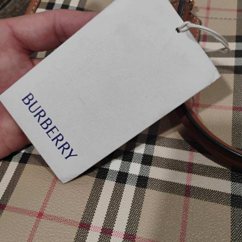 Brand New With tags on it still never worn burberry toto Freya - Picture 6 of 8